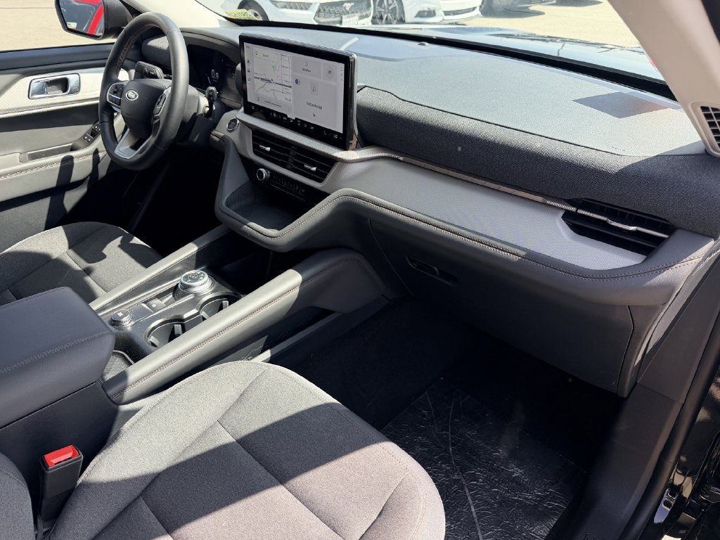Used 2026 Black Metallic Ford Active image 9