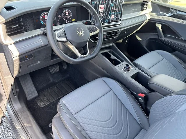 New 2026 Platinum Gray Metallic Volkswagen 2.0T SE image 38