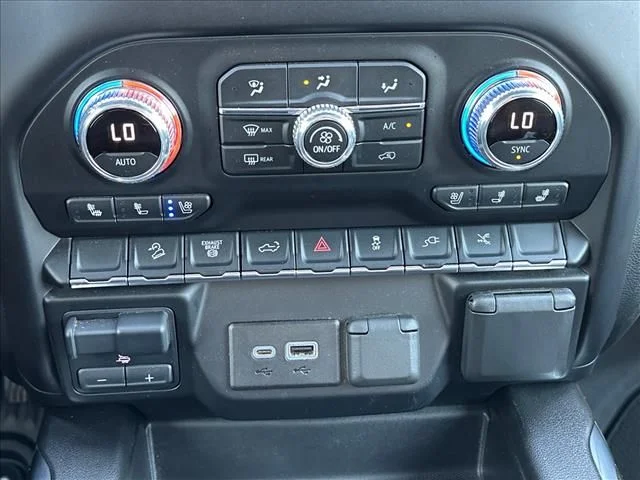 Used 2022 White GMC AT4 image 29