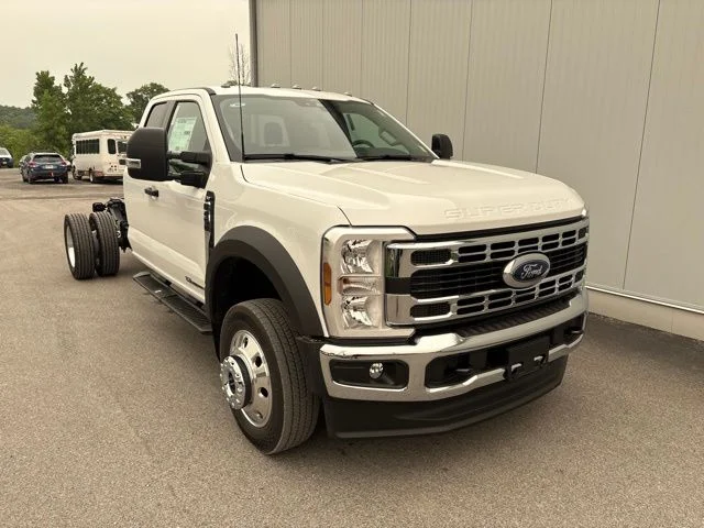 New 2026 Oxford White Ford F-450® XLT image 1