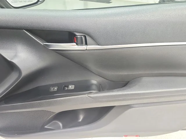 Used 2020 White Toyota SE Nightshade image 38