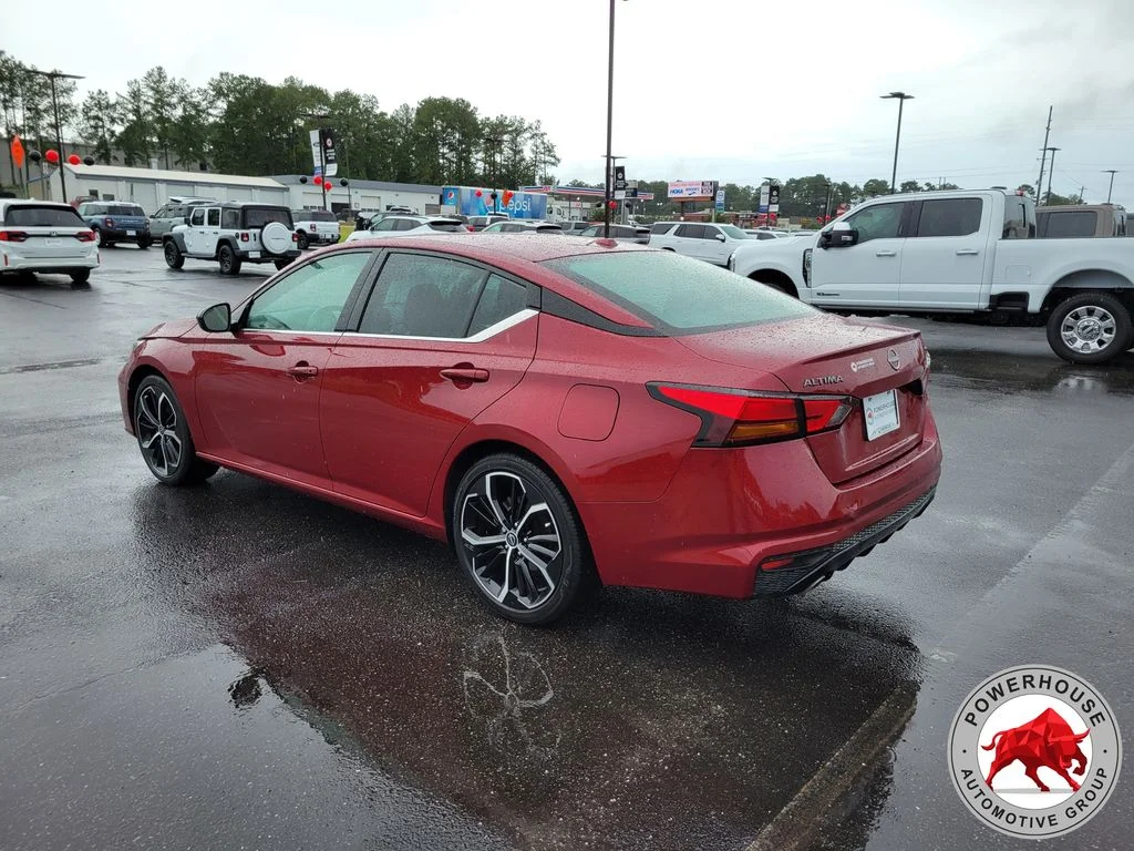 Used 2024 Red Nissan 2.5 SR image 4