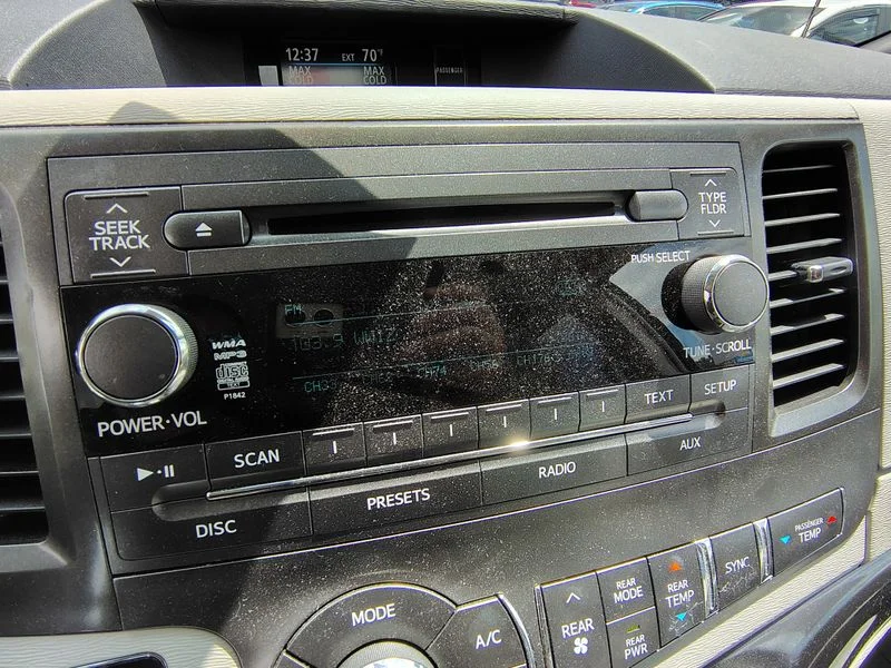 Used 2014 Silver Toyota LE image 16