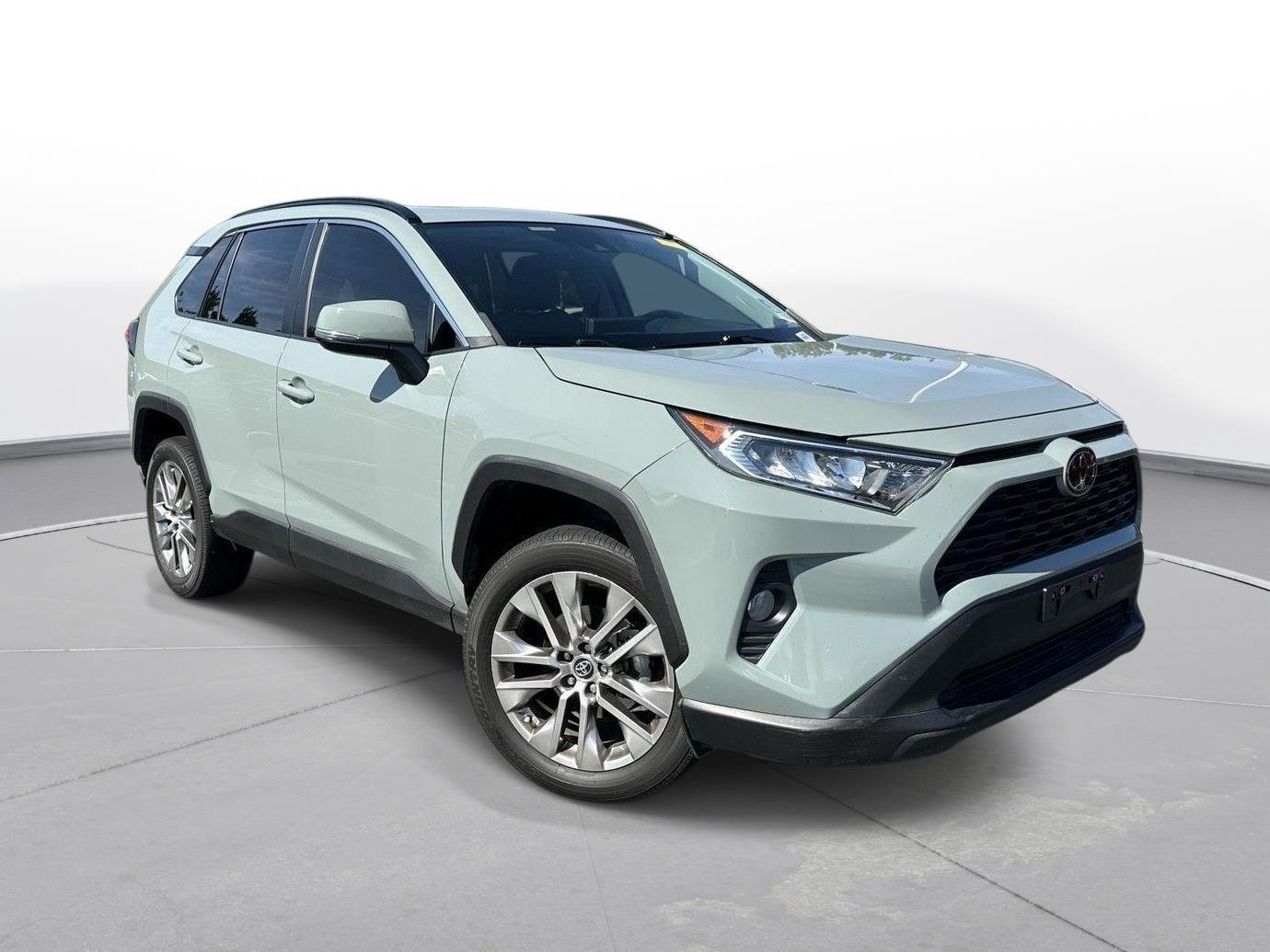 Used 2021 Lunar Rock Toyota XLE Premium image 4