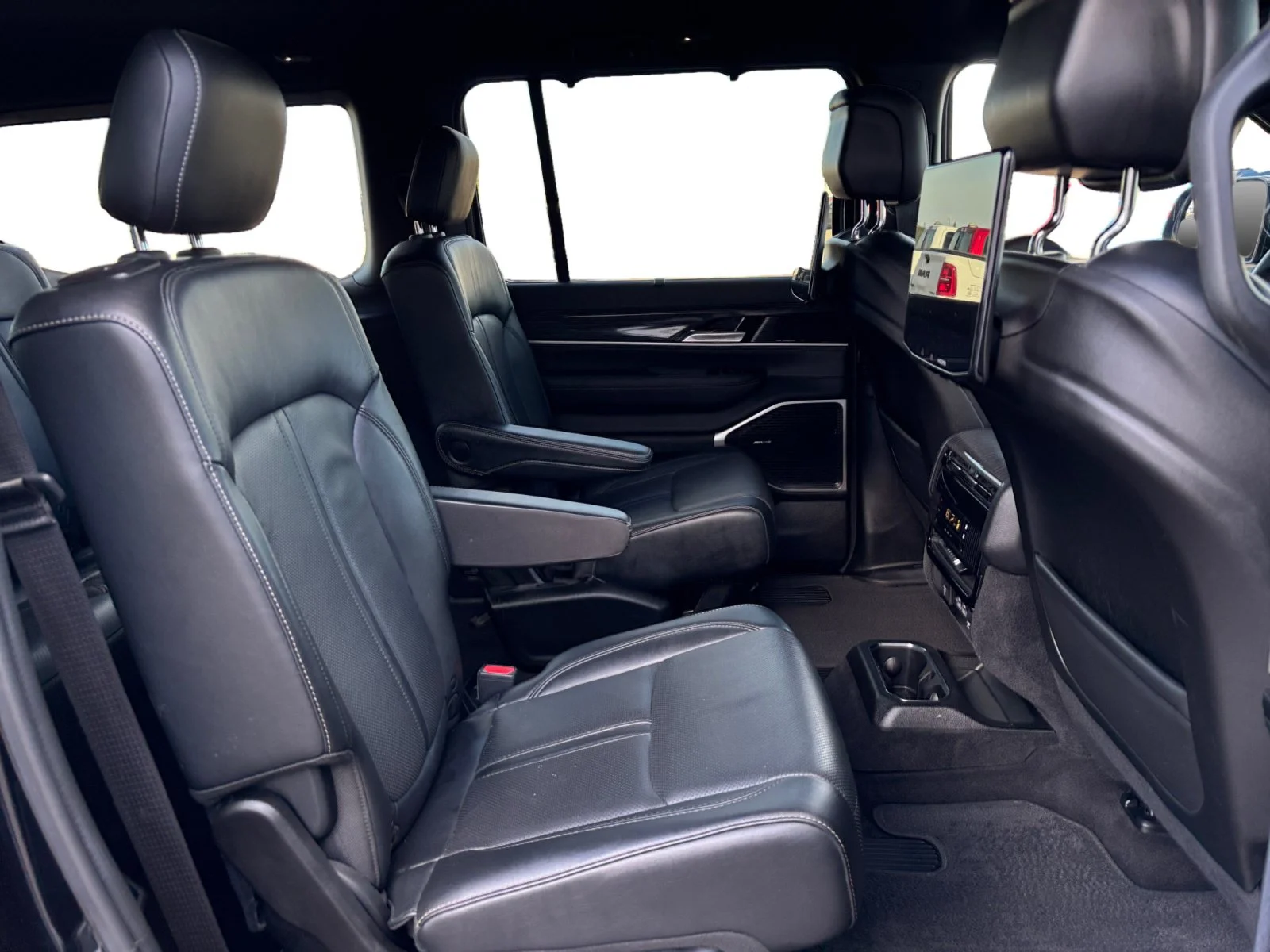 Used 2022 Black Jeep Series III image 18
