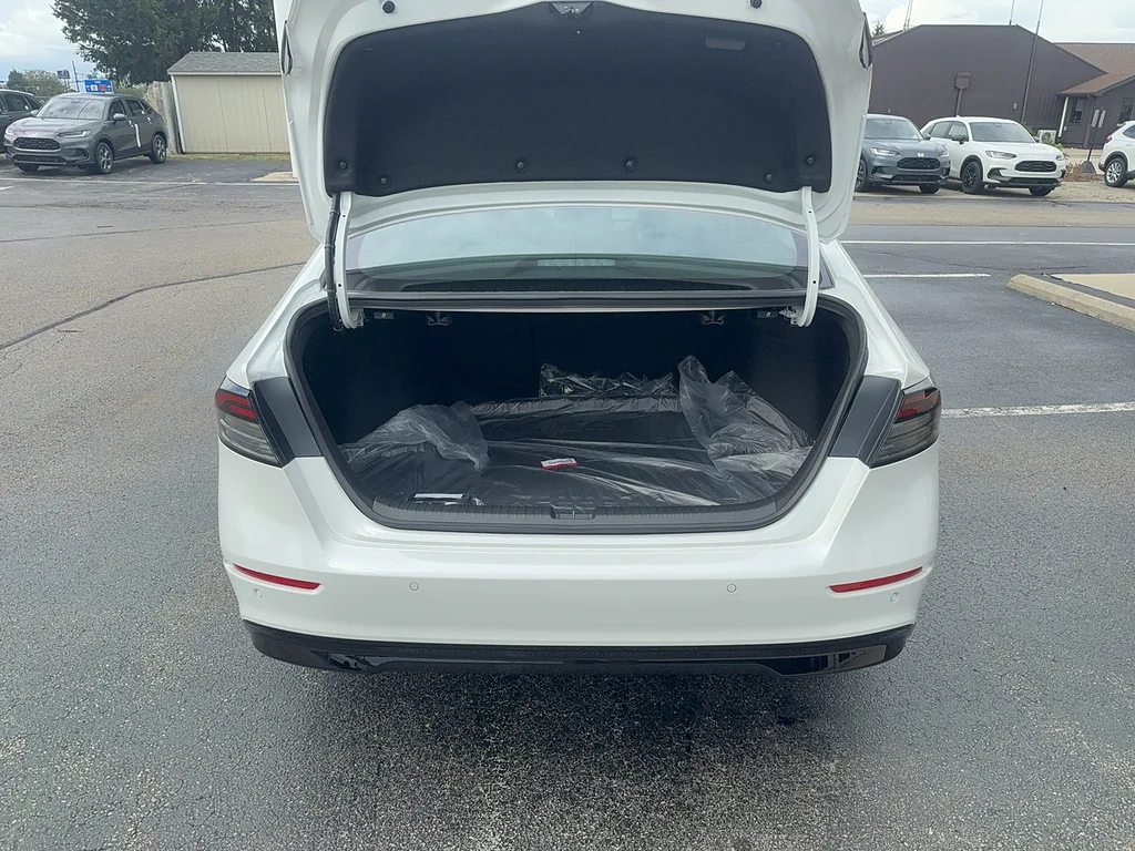 New 2026 Platinum White Pearl Honda Touring image 17