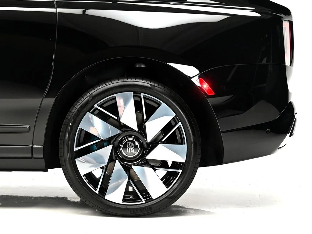 New 2027 Black Diamond Rolls-Royce  image 6