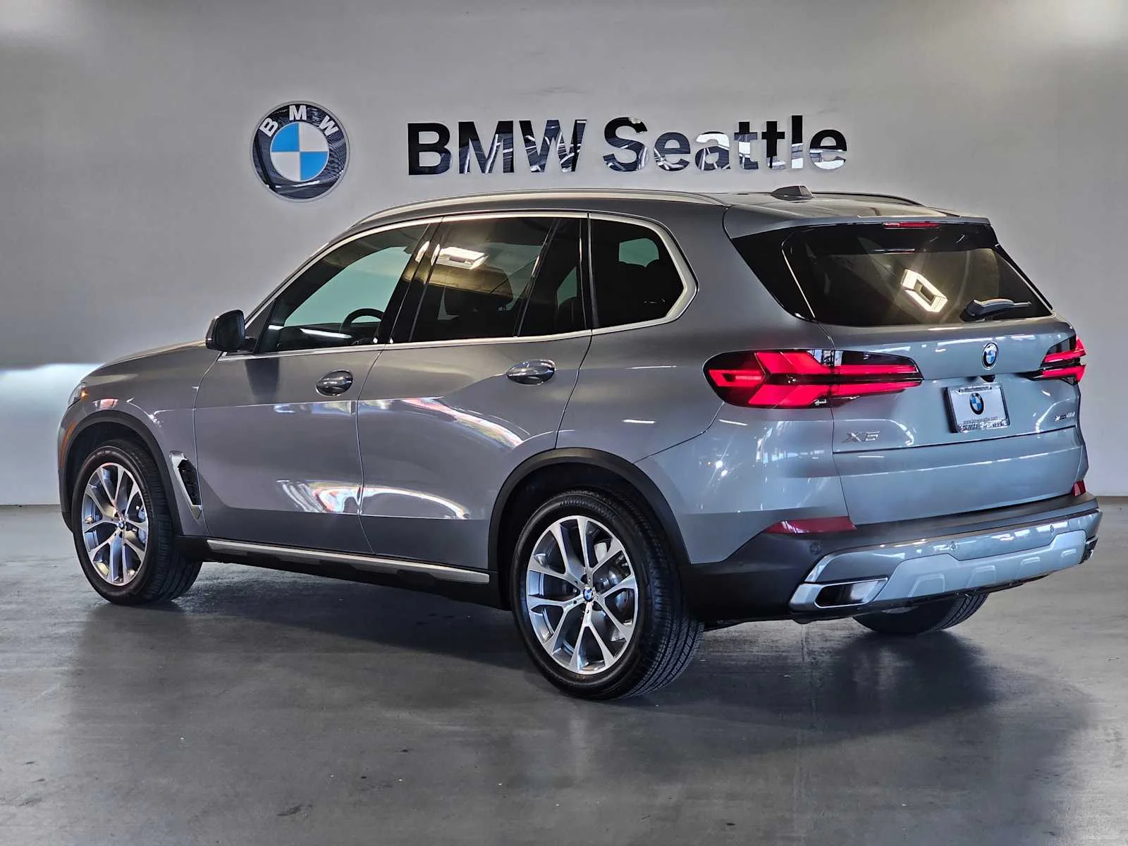 Certified Used 2026 Skyscraper Grey Metallic BMW xDrive40i image 4
