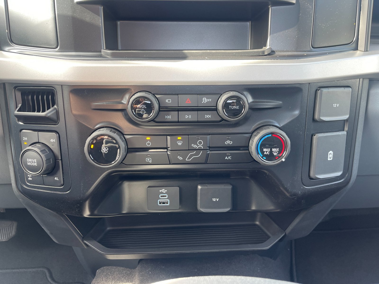 New 2026 Oxford White Ford F-350® XL image 20