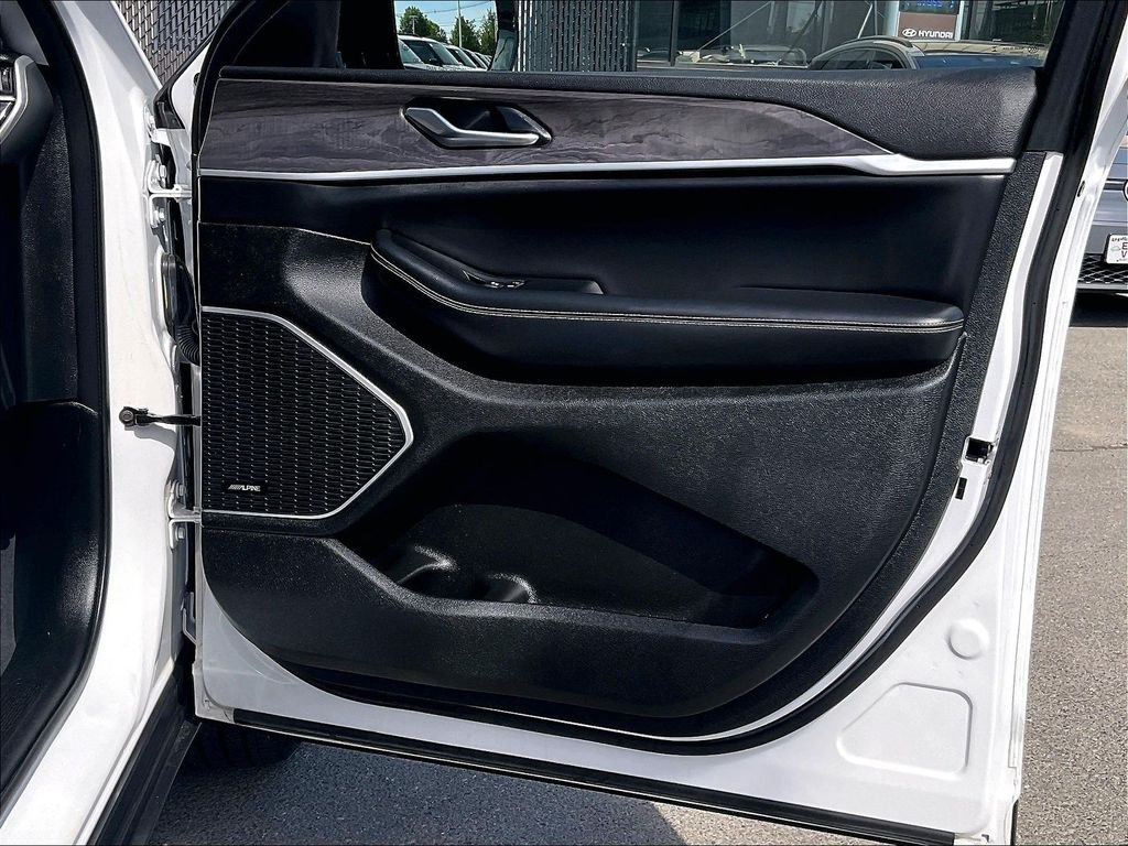 Used 2023 White Jeep 4xe image 12