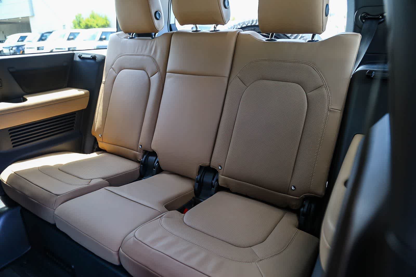 New 2026 Fuji White Land Rover X-Dynamic SE image 18