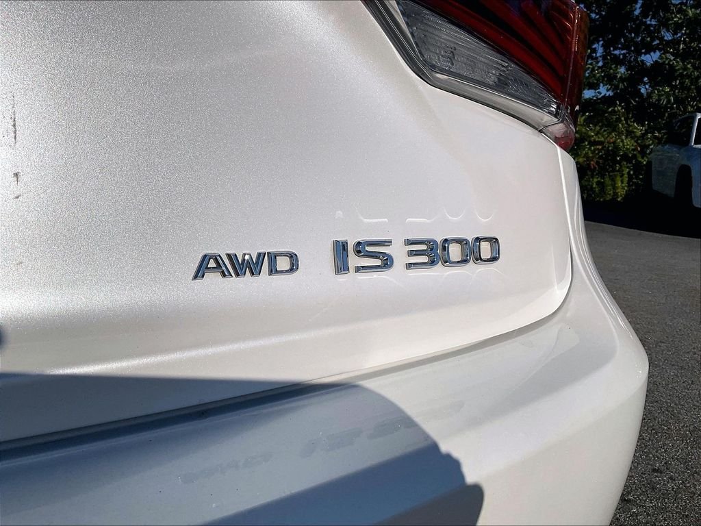 Used 2019 Eminent White Pearl Lexus 300 image 27