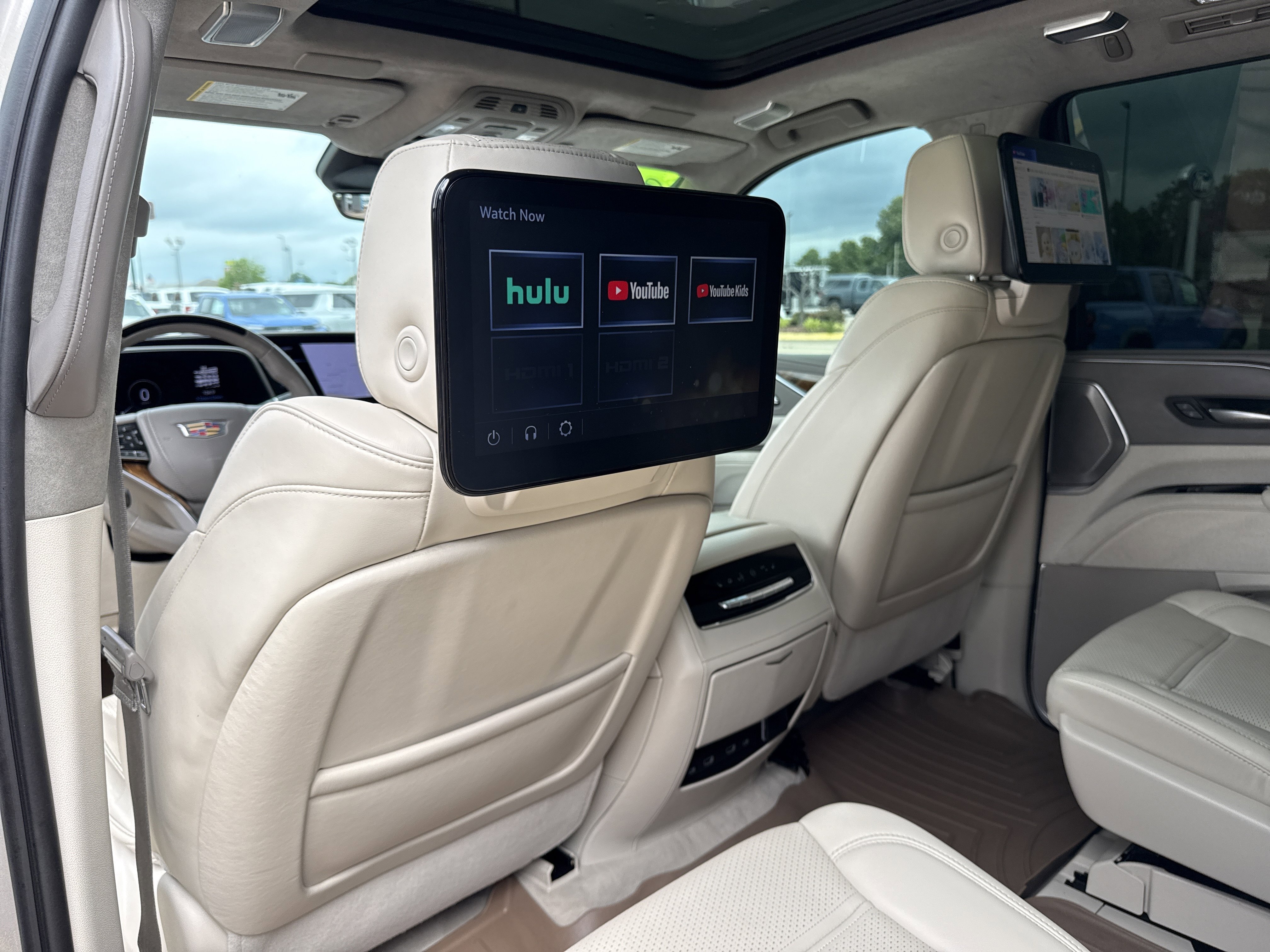 Used 2023 Sandstone Metallic Cadillac Sport Platinum image 8