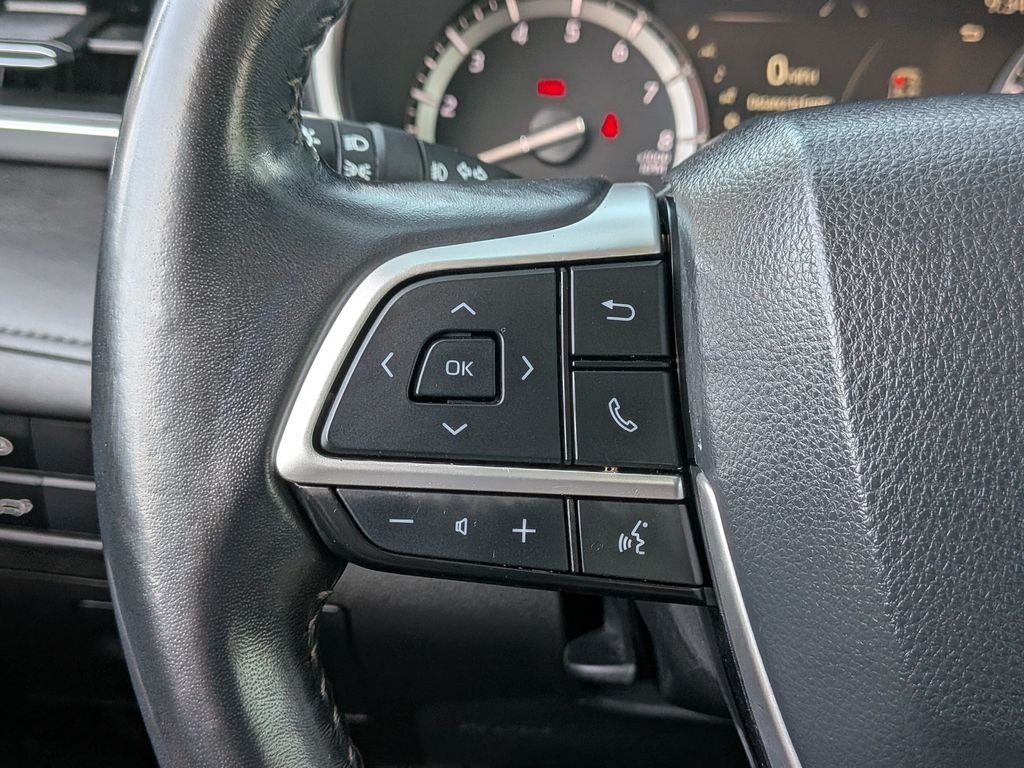 Used 2022 Gray Toyota XLE image 25