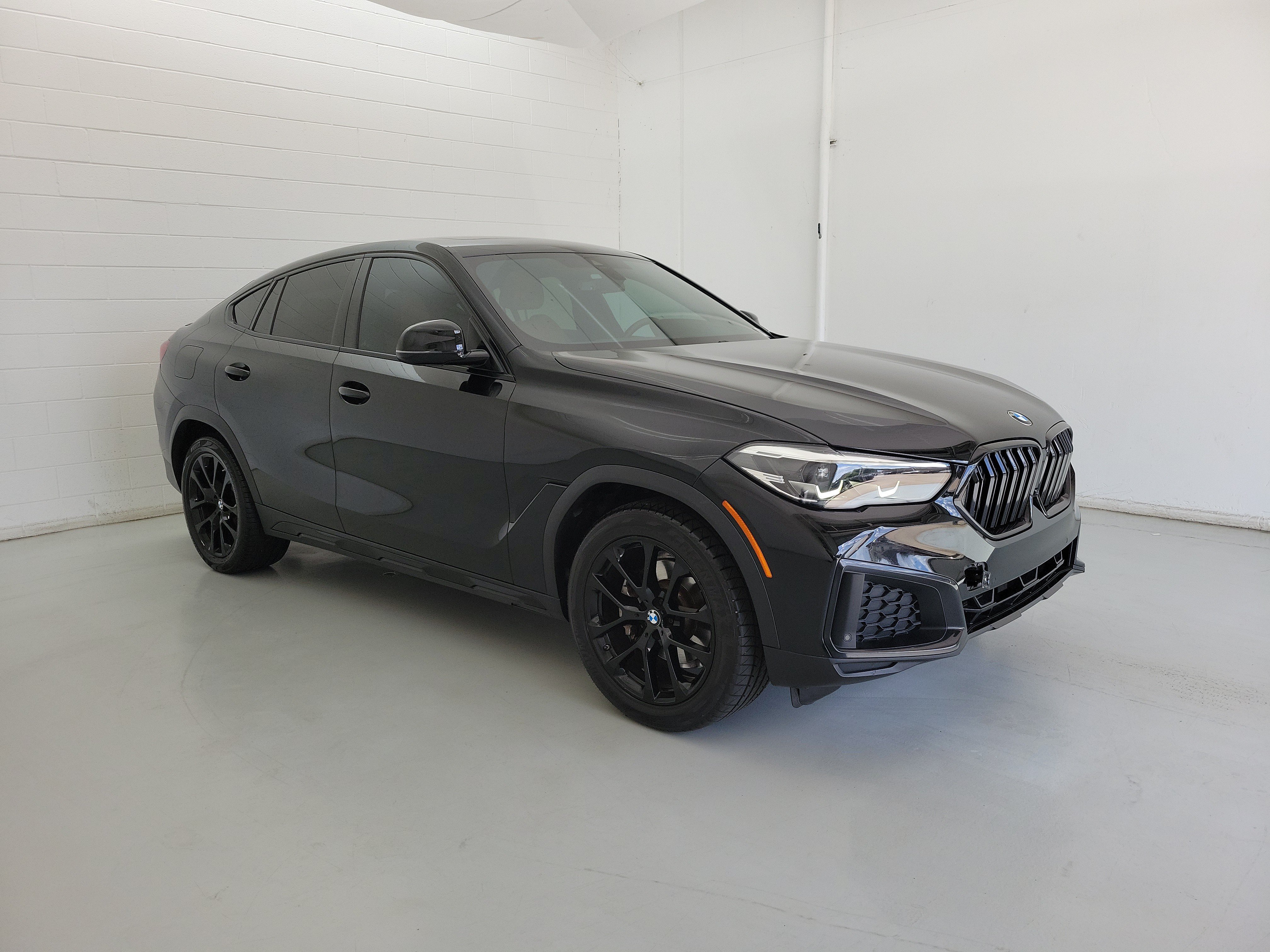 Used 2022 Jet Black BMW xDrive40i image 4