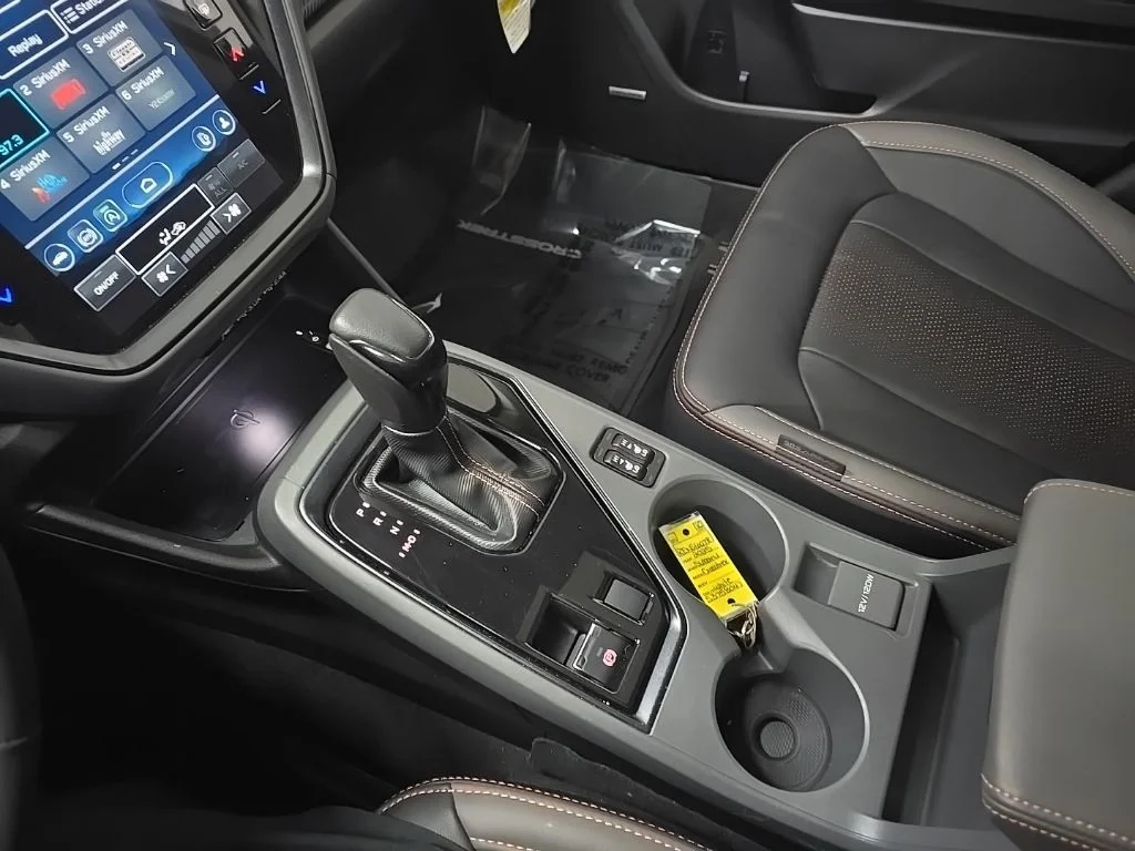 Used 2025 Crystal White Pearl Subaru Limited image 32