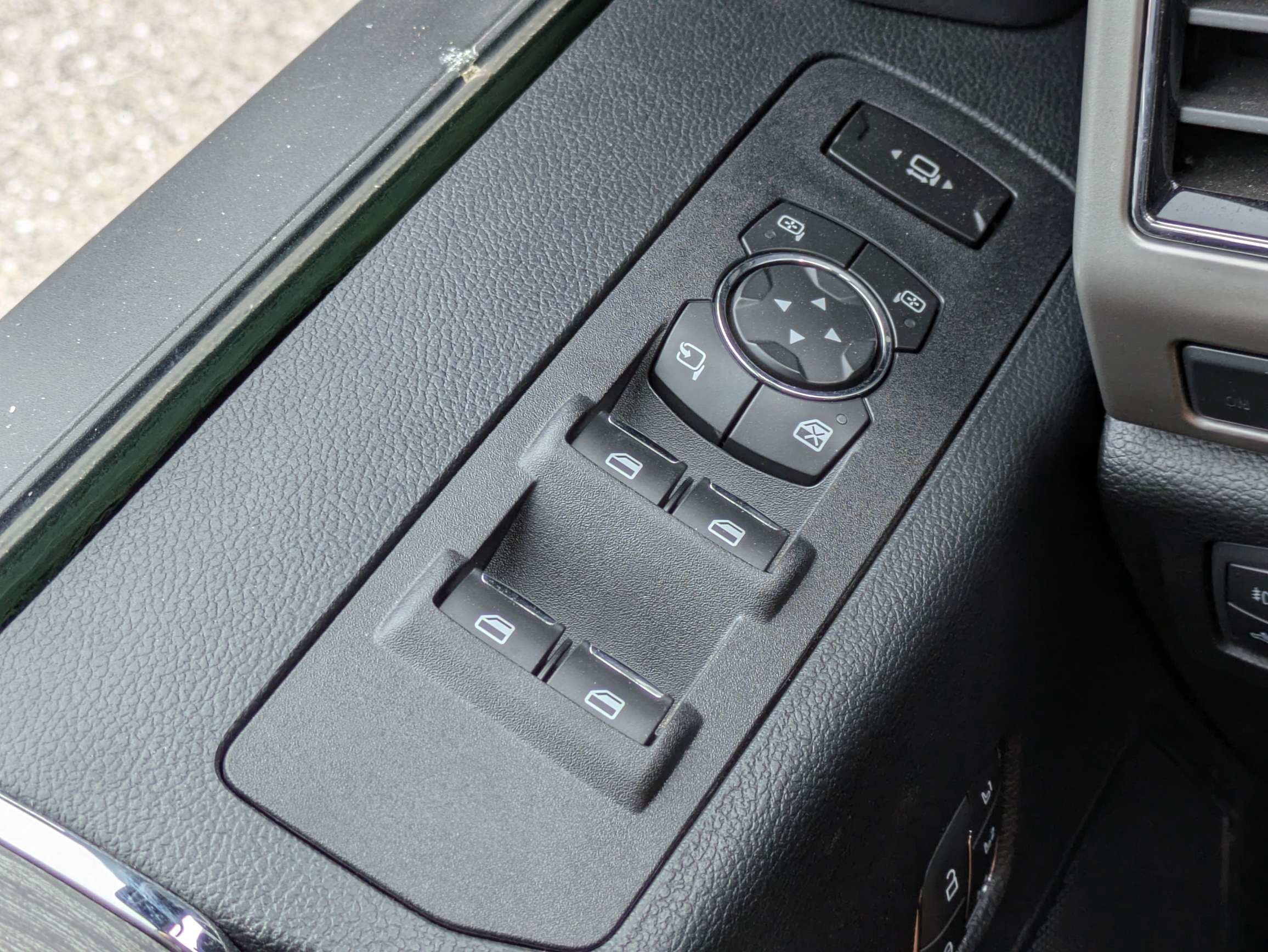 Used 2020 Velocity Blue Metallic Ford LARIAT image 32