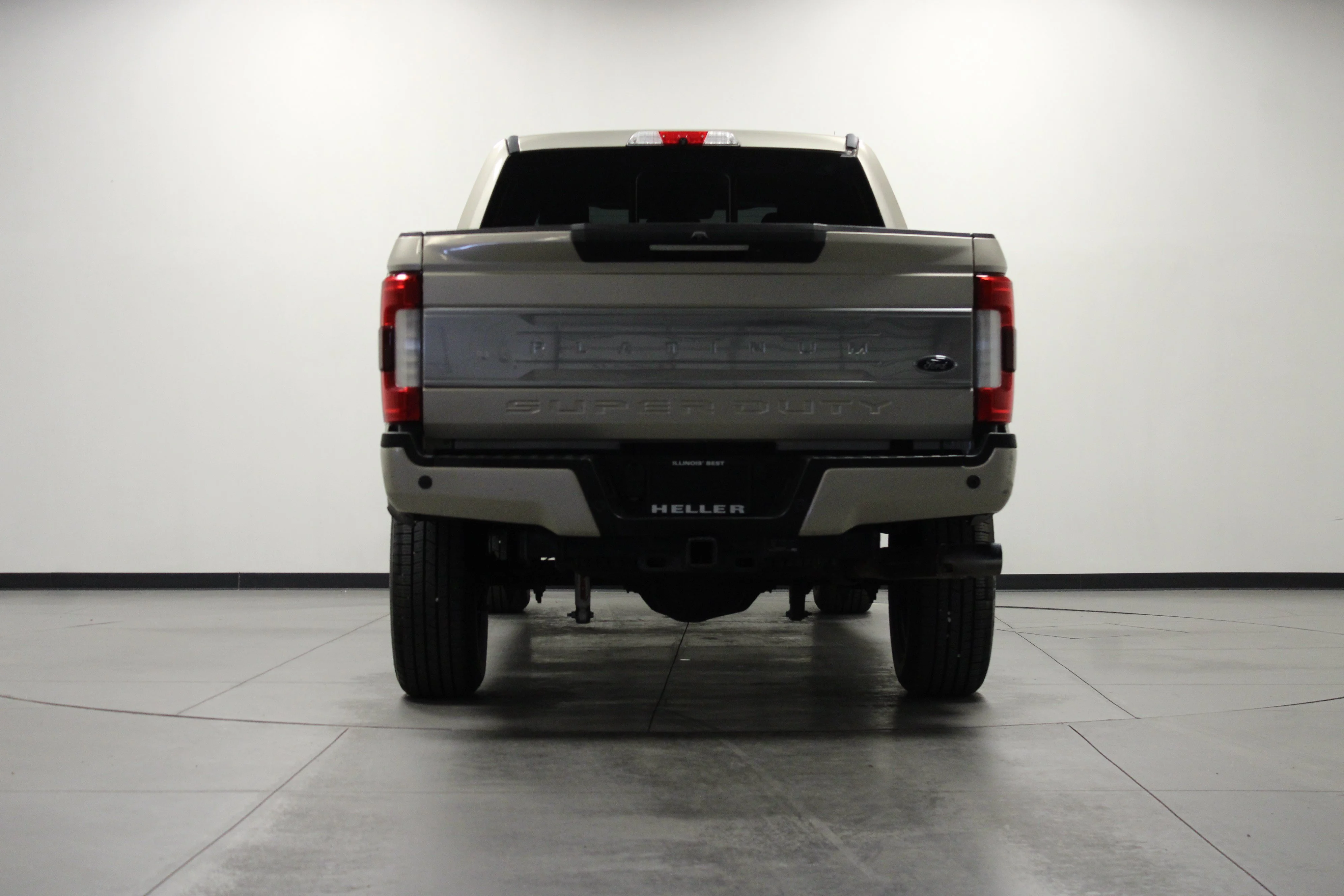 Used 2017 White Gold Metallic Ford Platinum image 5