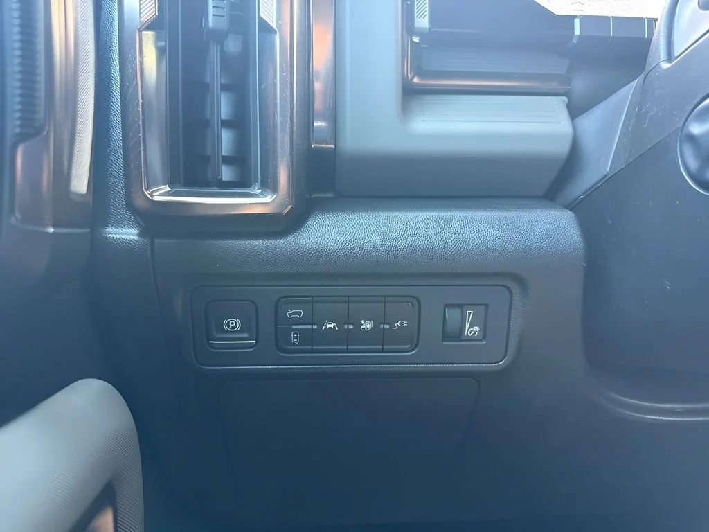 Used 2025 Void Black GMC 2X image 27