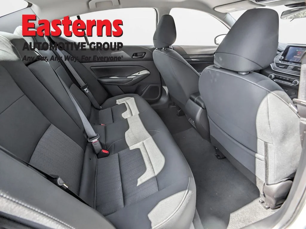 Used 2024 White Nissan 2.5 SV image 21