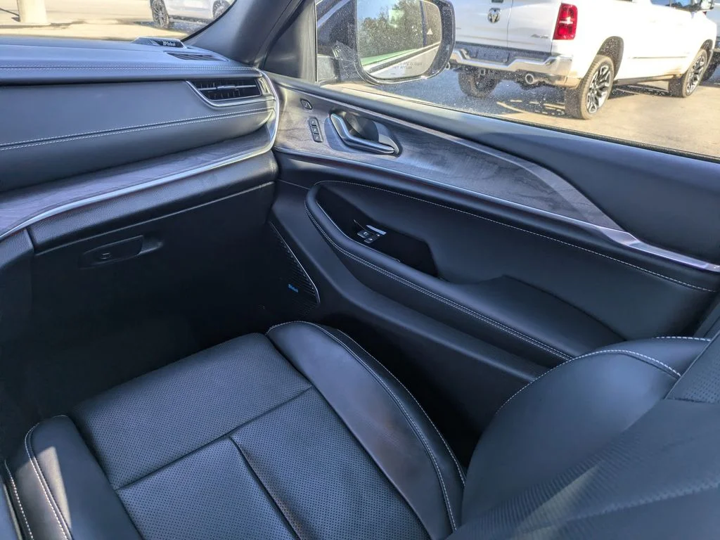 Used 2022 Gray Jeep Overland 4xe image 19