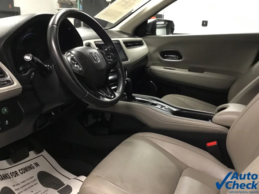 Used 2021 White Honda EX-L image 21