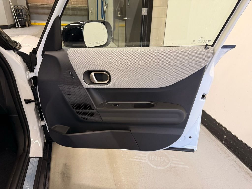 Used 2026 Nanuq White Metallic MINI  image 27