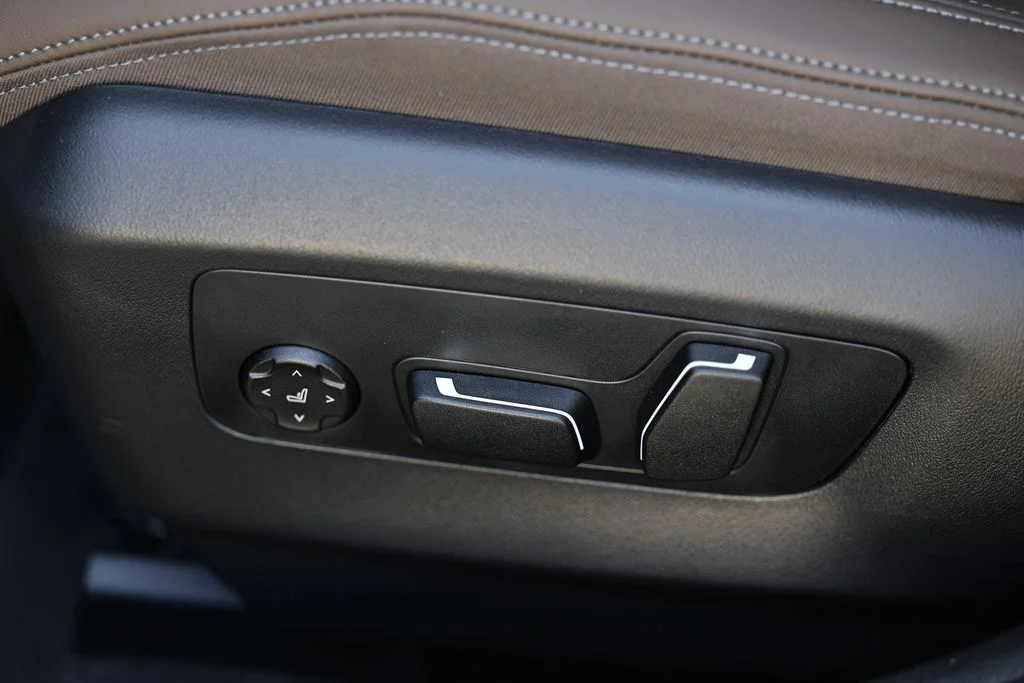 Used 2027 Carbon Black Metallic BMW 530i xDrive image 21