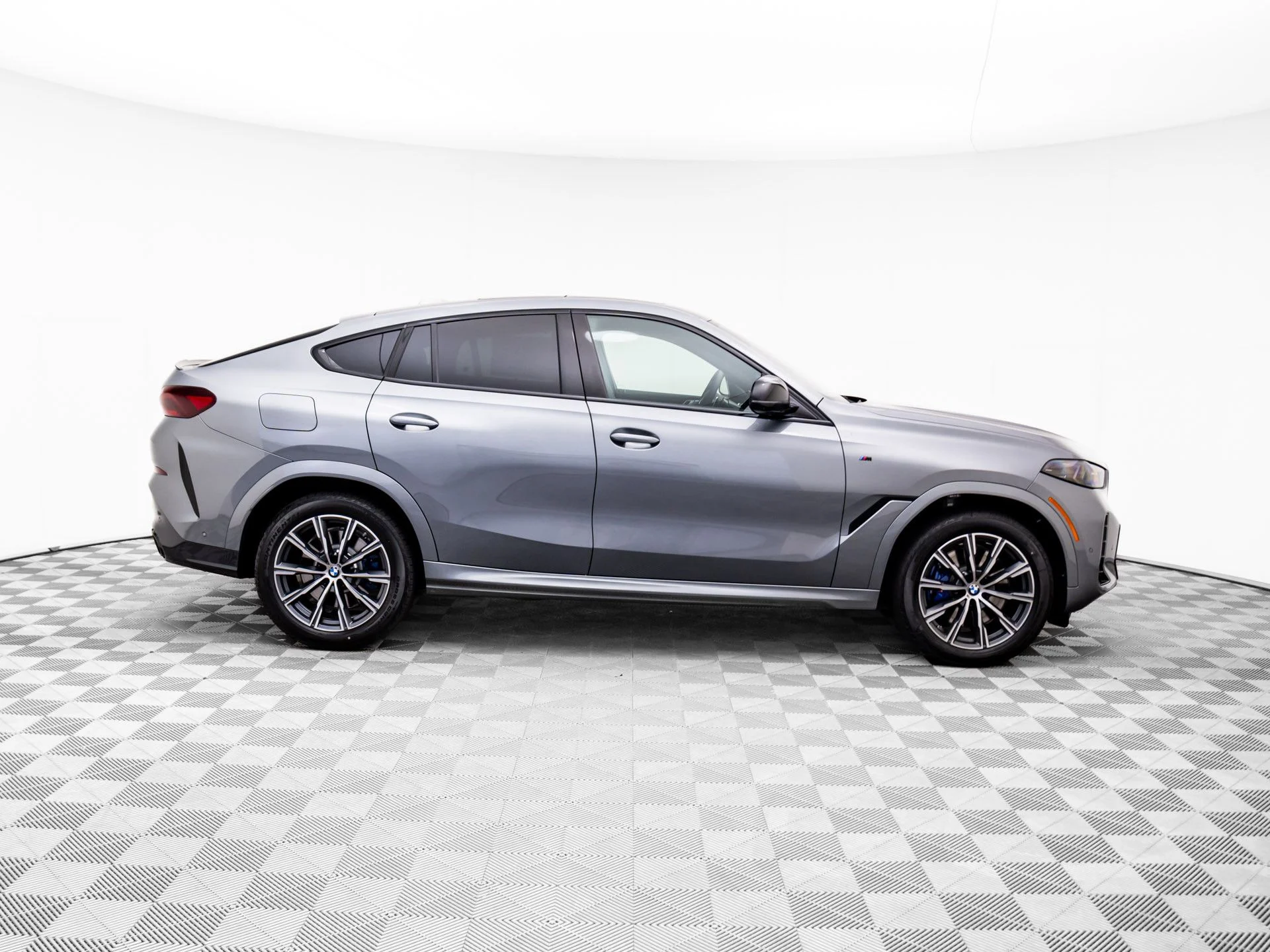 New 2026 Gray BMW M60i image 6