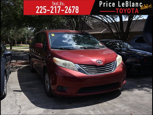2013 Toyota Sienna LE 8-Passenger