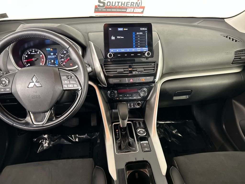 Used 2025 Silver Mitsubishi SE image 17