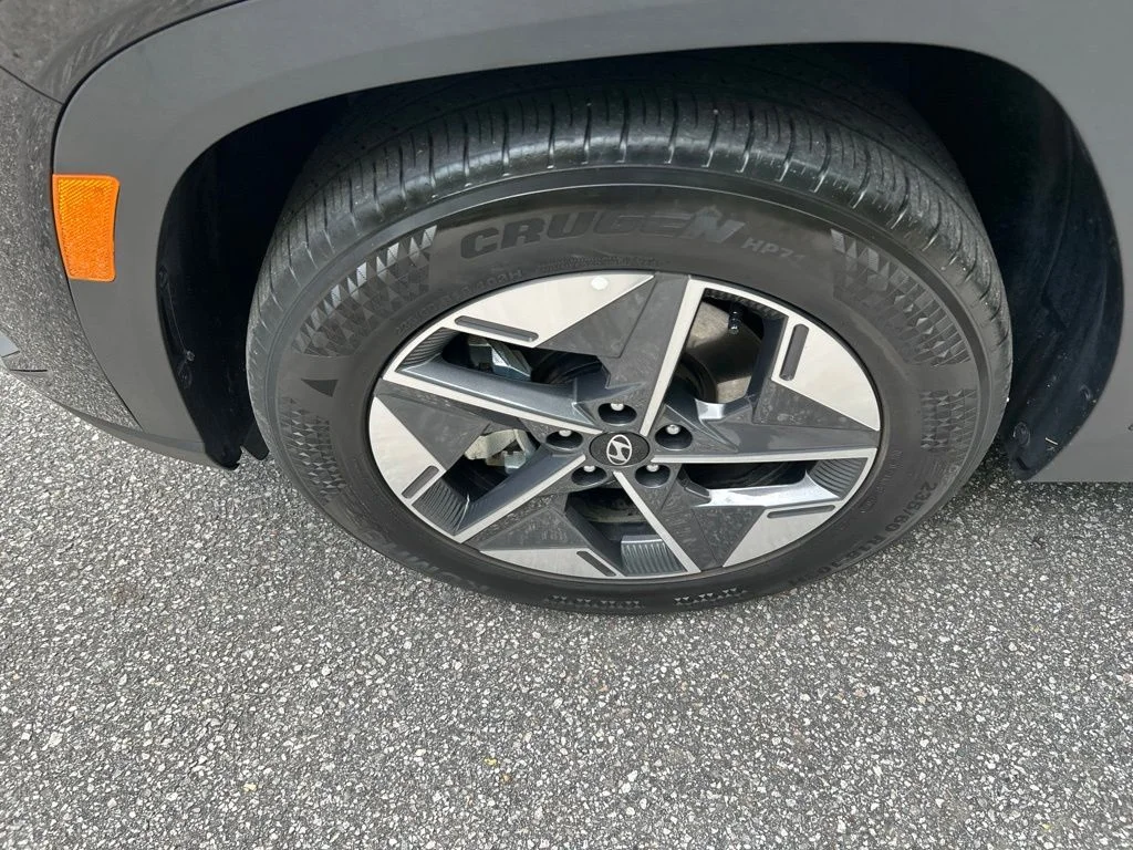 Used 2025 Black Hyundai SEL image 12