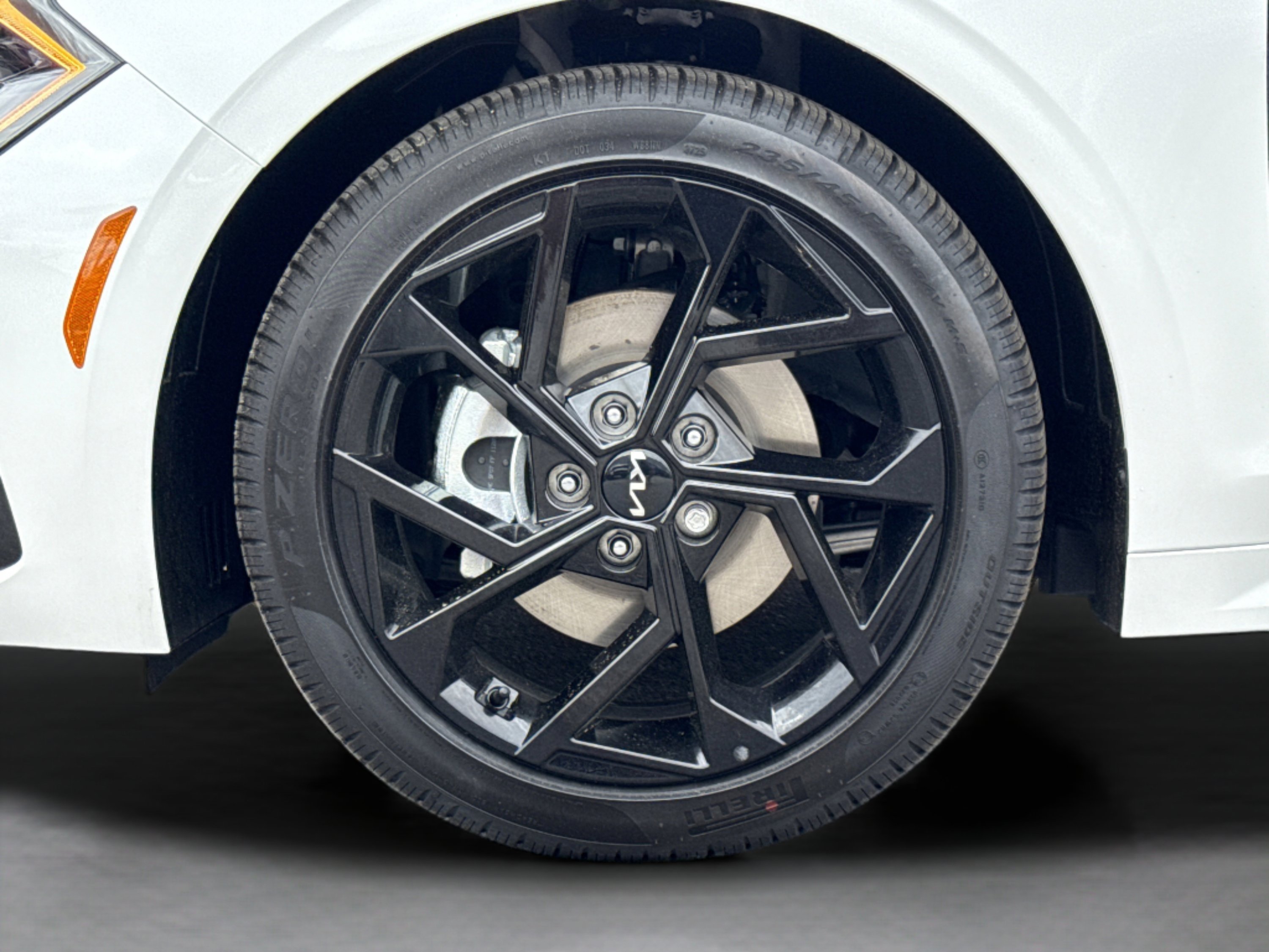 New 2026 Snow White Pearl Kia GT-Line image 24