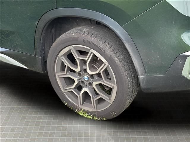 Used 2024 Green BMW xDrive28i image 11