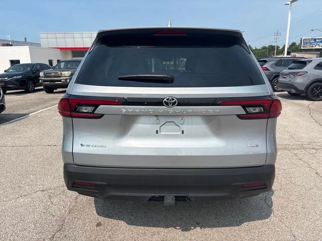 Used 2025 Silver Toyota XLE image 4