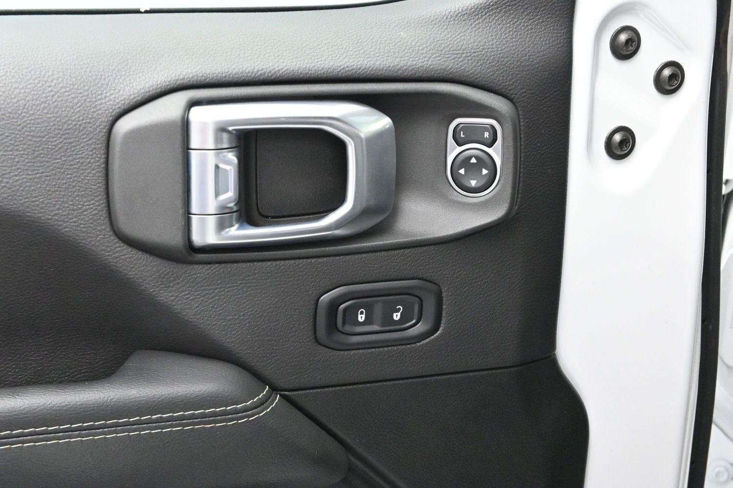 Used 2022 Bright White Clearcoat Jeep Unlimited Sahara image 12