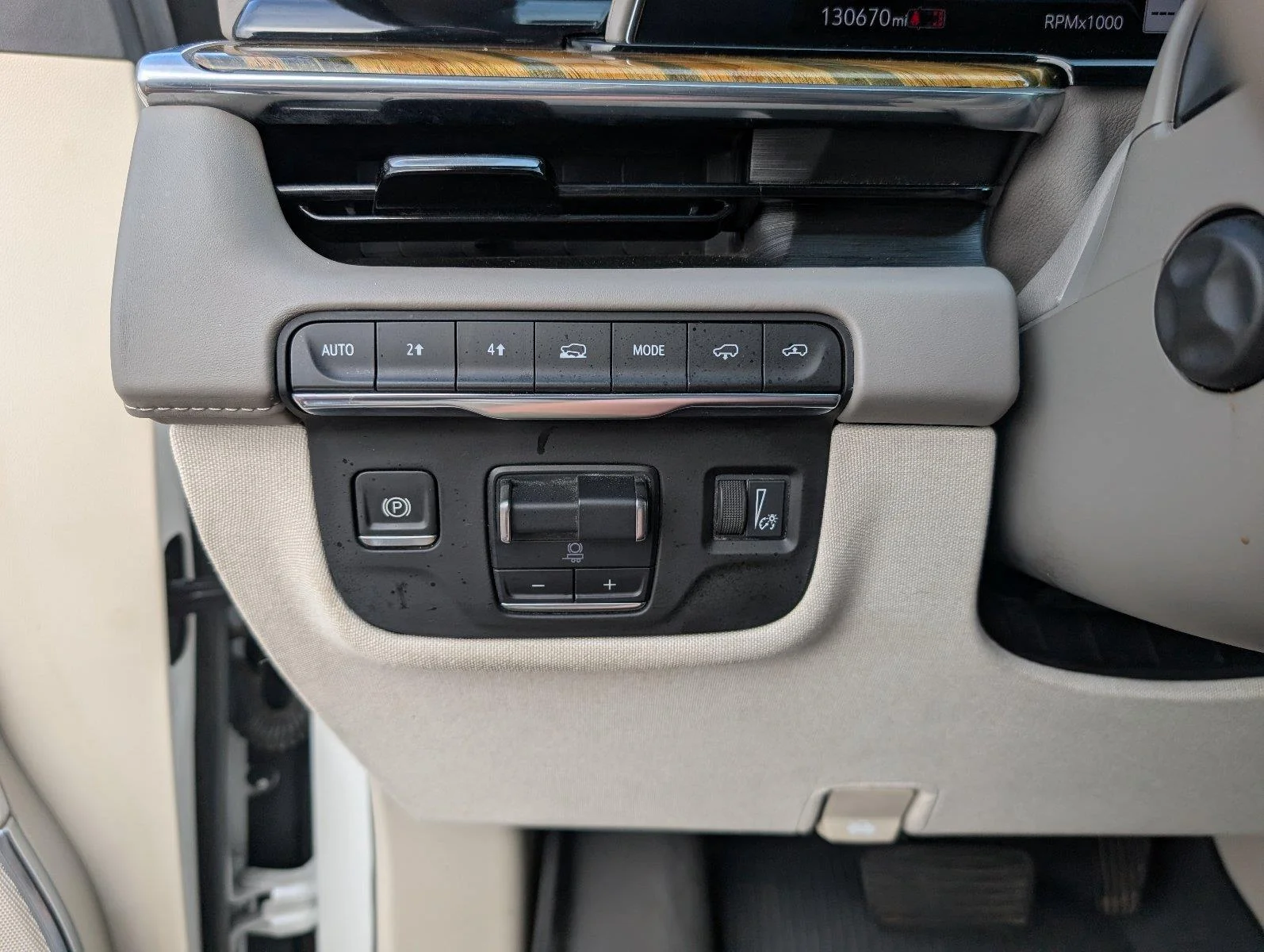 Used 2021 CRYSTAL WHITE TRICOAT Cadillac Premium Luxury Platinum image 29