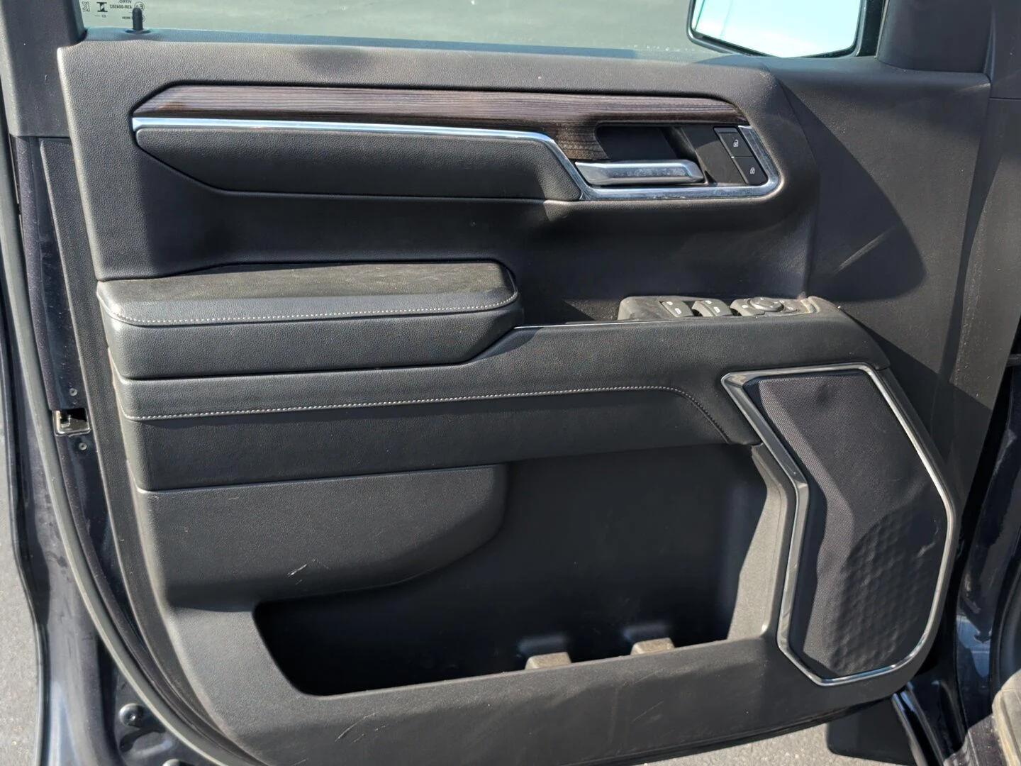 Used 2024 Dark Ash Metallic Chevrolet LT (2FL) image 10