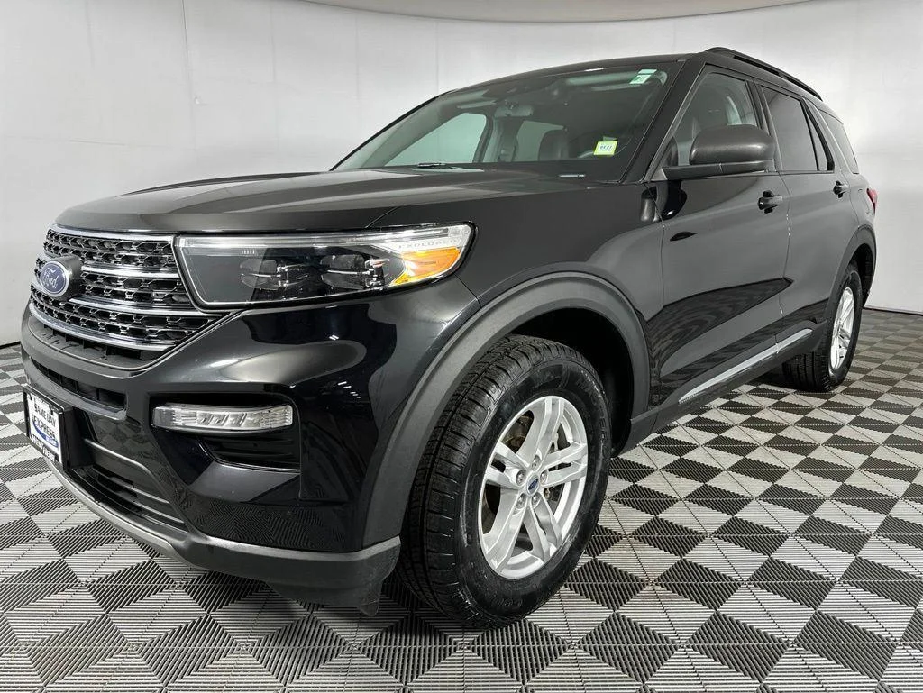 Used 2024 Black Metallic Ford XLT image 5