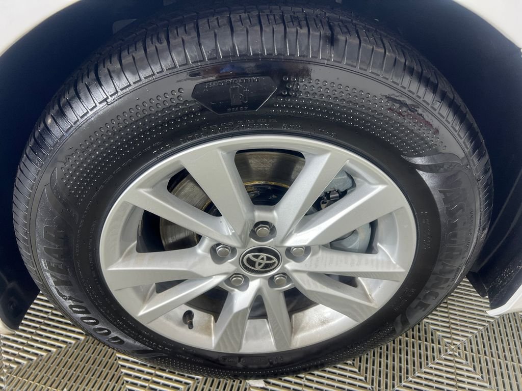 2025 Toyota Camry LE - Photo 12