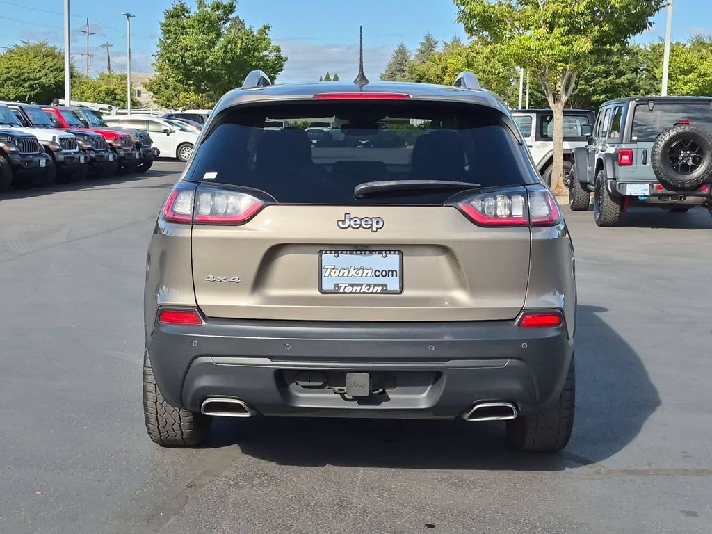 Used 2020 Light Brownstone Pearlcoat Jeep Latitude Plus image 4