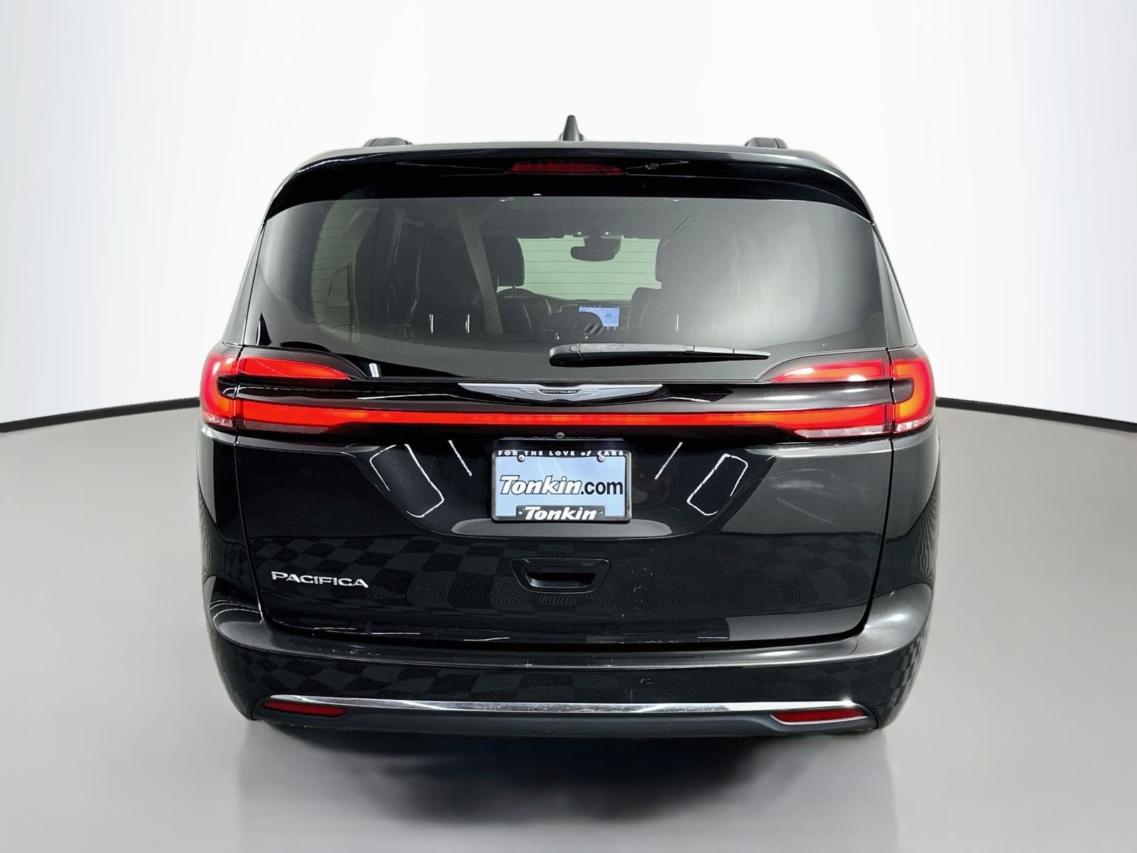 Used 2022 Brilliant Black Crystal Pearlcoat Chrysler Touring L image 5