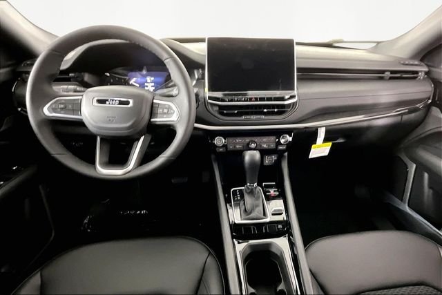 New 2026 Bright White Clear-Coat Exterior Paint Jeep Latitude image 6