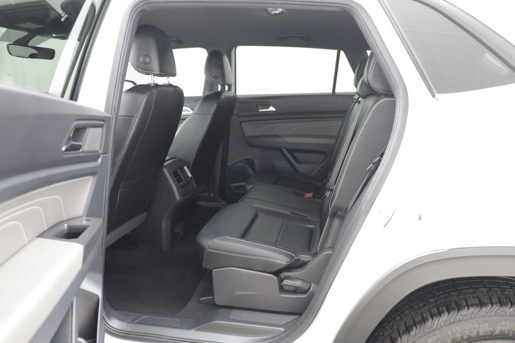 Used 2022 White Volkswagen 3.6L V6 SE w/Technology image 13