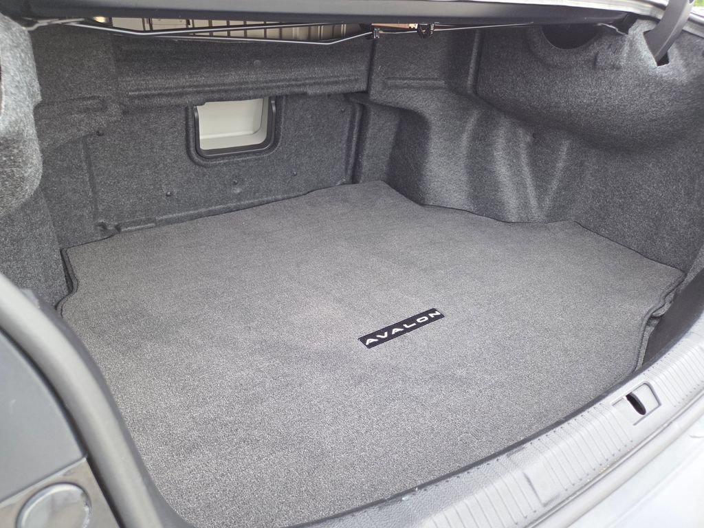 Used 2015 Cosmic Gray Mica Toyota XLE Premium image 27