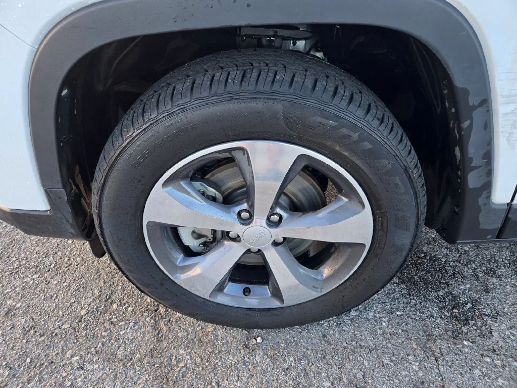 Used 2019 White Jeep Limited image 9
