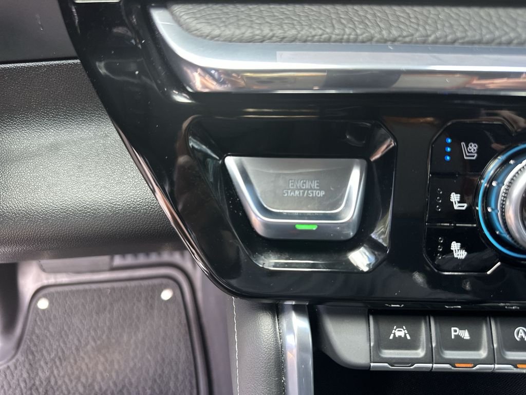 Used 2023 Onyx Black GMC Denali image 17