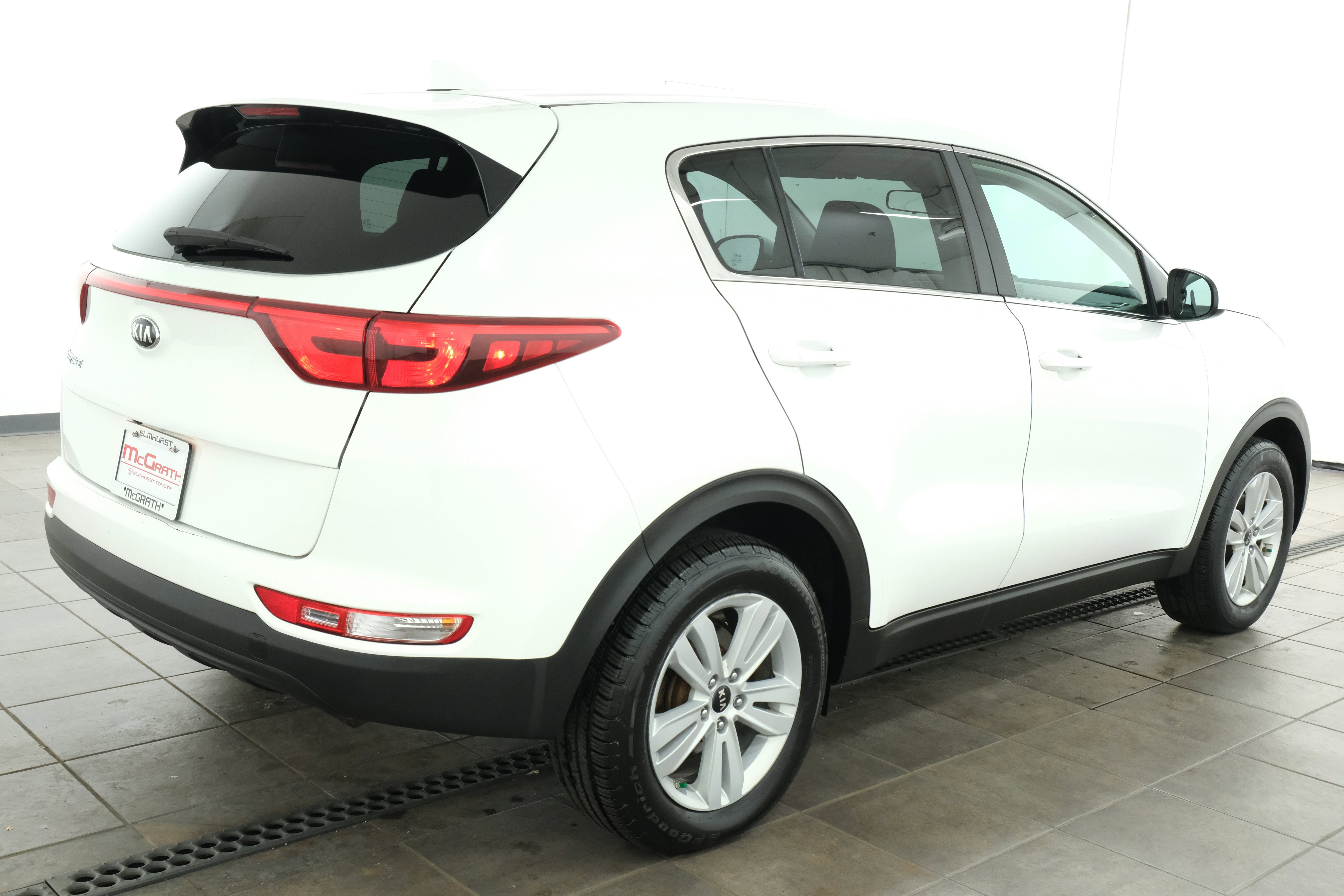 Used 2018 Clear White Kia LX image 6
