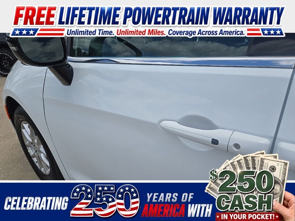 New 2027 Bright White Clear-Coat Exterior Paint Chrysler Select image 26