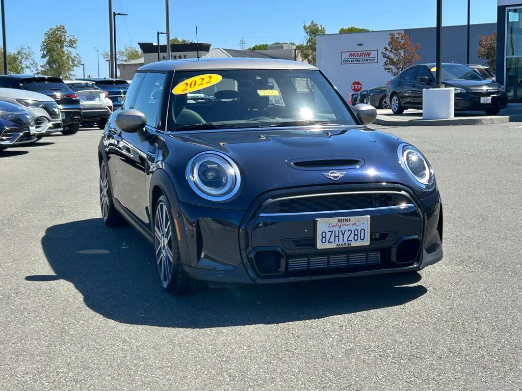 Used 2022 MINI Yours Enigmatic Black met MINI Iconic image 7
